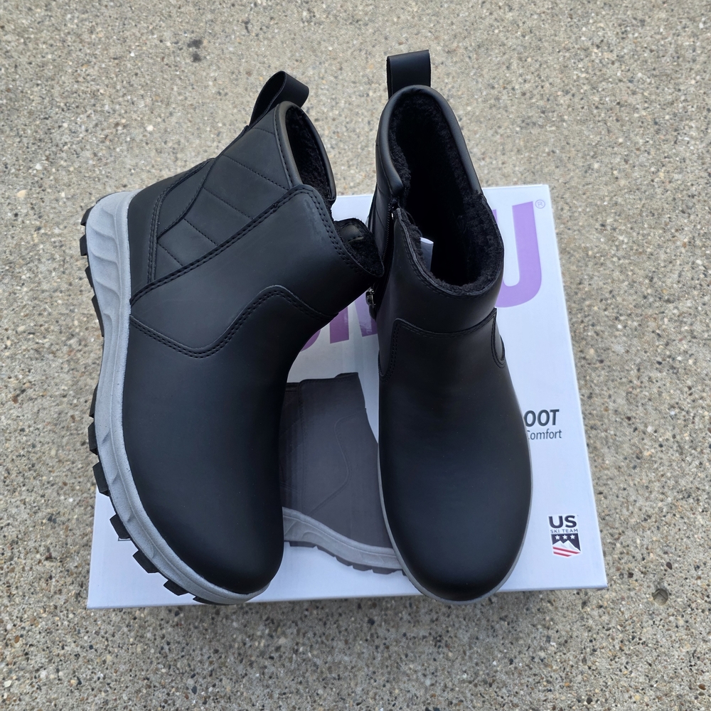 Khombu Insulated  Waterproof Boots Women Size 8